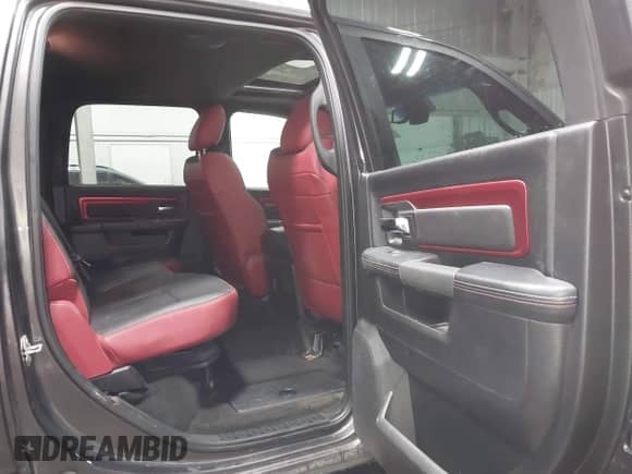 2016 Ram 1500 Rebel z VIN 1C6RR7YT2GS216684, wystawiony jako IAAI lot #41892815 z przebiegiem 79 648 mil mil oraz . Historia ofert i sprzedaży dostępna na DreamBid. Obrazek 8.