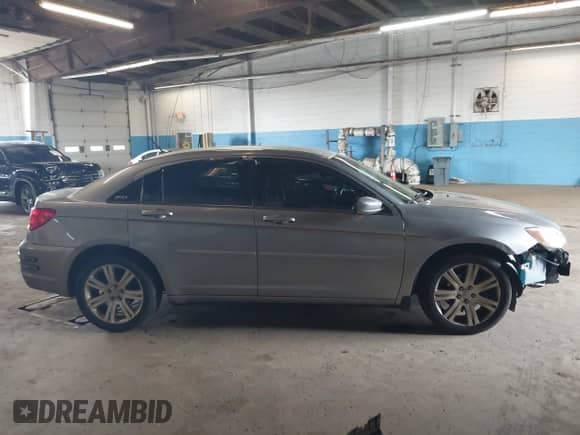 2014 Chrysler 200 Touring with VIN 1C3CCBBBXEN107554, listed as a IAAI auction lot 43045043 with 94,235 mi miles and . Bid and sale history available at DreamBid. Image 13.