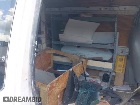 1999 Ford Econoline Cargo с VIN 1FTRE14W7XHC27761, выставлен на аукционе IAAI как лот 42319330 с пробегом 299 989 миль миль и . История ставок и продаж доступна на DreamBid. Изображение 8.