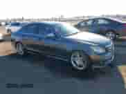 2009 Mercedes-Benz C 300 Sport z VIN WDDGF54X39F202574, wystawiony jako IAAI lot #43353001 z przebiegiem 88 171 mil mil oraz . Historia ofert i sprzedaży dostępna na DreamBid. Obrazek 1.