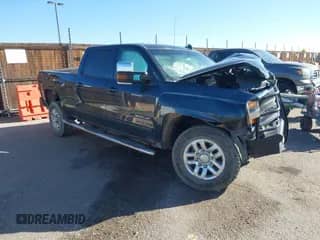2018 Chevrolet Silverado 2500HD LT z VIN 1GC1KVEG3JF231734, wystawiony jako IAAI lot #41511956 z przebiegiem Nie podano mil oraz . Historia ofert i sprzedaży dostępna na DreamBid. Obrazek 1.