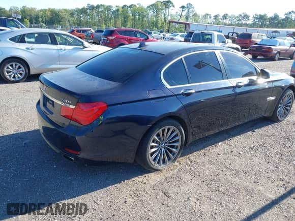 2011 BMW 7 Series 740i с VIN WBAKA4C52BC392112, выставлен на аукционе IAAI как лот 41736939 с пробегом 125 953 миль миль и . История ставок и продаж доступна на DreamBid. Изображение 4.