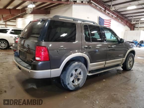 2005 Ford Explorer Eddie Bauer with VIN 1FMDU74KX5UB21804, listed as a Copart auction lot 71235234 with 235,788 mi miles and Clean title. Bid and sale history available at DreamBid. Image 3.