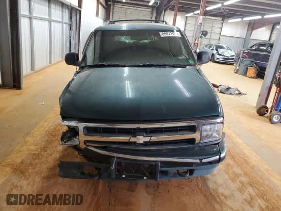 1997 Chevrolet Blazer LS with VIN 1GNDT13W3V2227216, listed as a Copart auction lot 80871195 with 152,294 mi miles and Salvage title. Bid and sale history available at DreamBid. Image 5.