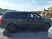 2017 Dodge Grand Caravan SE z VIN 2C4RDGBG6HR819210, wystawiony jako IAAI lot #43343331 z przebiegiem 88 395 mil mil oraz . Historia ofert i sprzedaży dostępna na DreamBid. Obrazek 13.