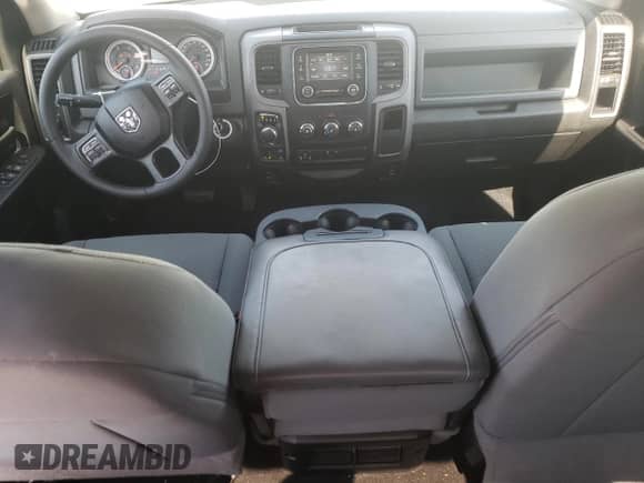 2019 Ram 1500 Tradesman z VIN 1C6RR7KM8KS682064, wystawiony jako Copart lot #48116595 z przebiegiem 61 885 mil mil oraz Czysty tytuł • Clean title. Historia ofert i sprzedaży dostępna na DreamBid. Obrazek 8.