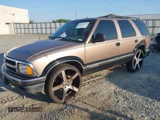 1997 Chevrolet Blazer LT с VIN 1GNCS13W2V2185541, выставлен на аукционе IAAI как лот 43234751 с пробегом 148 563 миль миль и . История ставок и продаж доступна на DreamBid. Изображение 2.