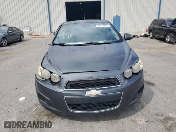 2013 Chevrolet Sonic LT z VIN 1G1JC5SB1D4102387, wystawiony jako Copart lot #71371845 z przebiegiem 123 362 mil mil oraz Szkoda całkowita • Salvage title. Historia ofert i sprzedaży dostępna na DreamBid. Obrazek 5.