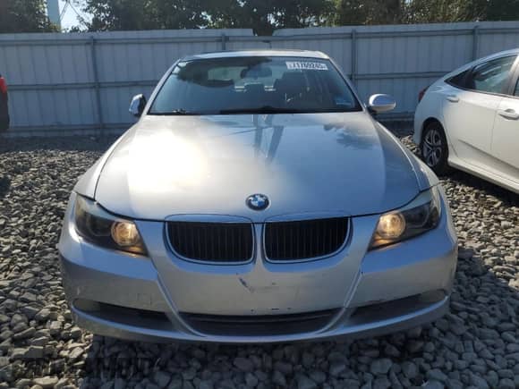 2006 BMW 3 Series 325xi with VIN WBAVD13526KV10352, listed as a Copart auction lot 71769245 with 181,147 mi miles and Salvage title. Bid and sale history available at DreamBid. Image 5.