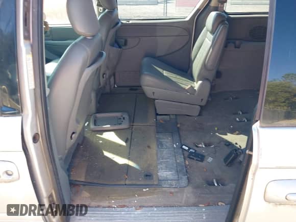 2005 Dodge Caravan SXT with VIN 2D4GP44L65R271862, listed as a IAAI auction lot 43440821 with 145,668 mi miles and . Bid and sale history available at DreamBid. Image 8.