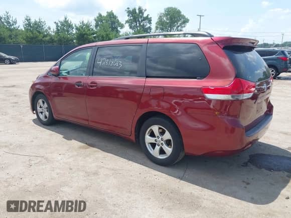 2013 Toyota Sienna LE AAS with VIN 5TDKK3DCXDS331356, listed as a IAAI auction lot 42818683 with 138,883 mi miles and . Bid and sale history available at DreamBid. Image 3.