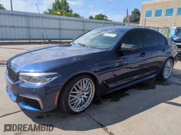 2019 BMW 5 Series M550i xDrive с VIN WBAJB9C54KB288913, выставлен на аукционе Copart как лот 62838175 с пробегом Не указан миль и Списание • Salvage title. История ставок и продаж доступна на DreamBid. Изображение 1.