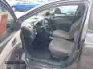 2013 Chevrolet Sonic LS z VIN 1G1JA5SH4D4138164, wystawiony jako IAAI lot #42677319 z przebiegiem 144 244 mil mil oraz . Historia ofert i sprzedaży dostępna na DreamBid. Obrazek 5.