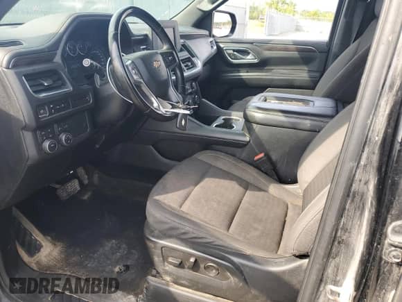 2023 Chevrolet Suburban LS z VIN 1GNSKBKD0PR157121, wystawiony jako Copart lot #63974745 z przebiegiem 184 273 mil mil oraz Czysty tytuł • Clean title. Historia ofert i sprzedaży dostępna na DreamBid. Obrazek 7.