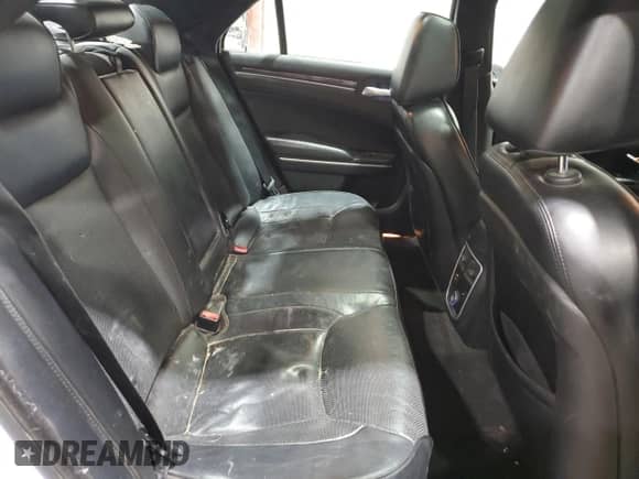 2014 Chrysler 300 C z VIN 2C3CCAKT0EH288174, wystawiony jako Copart lot #45687995 z przebiegiem 138 043 mil mil oraz Szkoda całkowita • Salvage title. Historia ofert i sprzedaży dostępna na DreamBid. Obrazek 10.