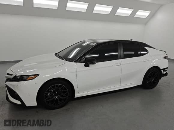2023 Toyota Camry SE с VIN 4T1G11AK7PU819572, выставлен на аукционе Copart как лот 71158875 с пробегом 34 583 миль миль и Списание • Salvage title. История ставок и продаж доступна на DreamBid. Изображение 1.
