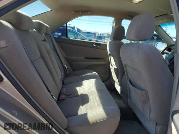 2005 Toyota Camry LE z VIN 4T1BE30K35U570972, wystawiony jako Copart lot #82472615 z przebiegiem 224 270 mil mil oraz Szkoda całkowita • Salvage title. Historia ofert i sprzedaży dostępna na DreamBid. Obrazek 10.