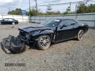 2019 Dodge Challenger SXT with VIN 2C3CDZGG6KH635574, listed as a Copart auction lot 80672775 with 167,532 mi miles and Salvage title. Bid and sale history available at DreamBid. Image 1.