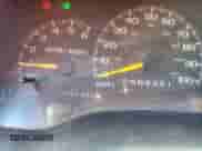 1998 Chevrolet Silverado 1500 z VIN 1GCEC19R2WE165144, wystawiony jako Copart lot #70020375 z przebiegiem 354 838 mil mil oraz Szkoda całkowita • Salvage title. Historia ofert i sprzedaży dostępna na DreamBid. Obrazek 9.