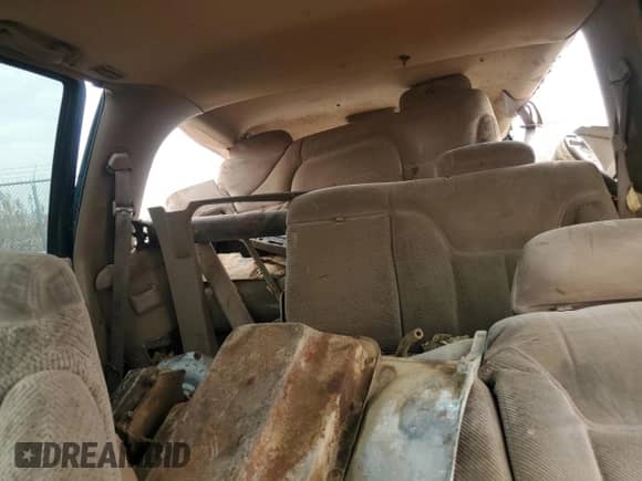 1995 Chevrolet Suburban с VIN 1GNGK26K0SJ430158, выставлен на аукционе Copart как лот 71083845 с пробегом 202 261 миль миль и Списание • Salvage title. История ставок и продаж доступна на DreamBid. Изображение 10.