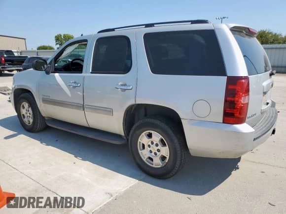2010 Chevrolet Tahoe LS z VIN 1GNUCAE01AR288249, wystawiony jako Copart lot #71568515 z przebiegiem Nie podano mil oraz Szkoda całkowita • Salvage title. Historia ofert i sprzedaży dostępna na DreamBid. Obrazek 2.