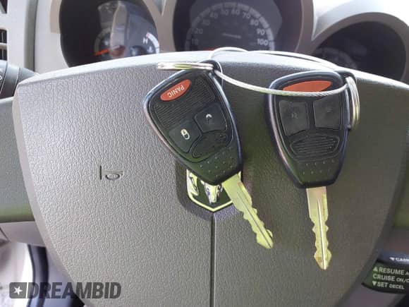 2008 Dodge Nitro SXT z VIN 1D8GT28K78W274510, wystawiony jako IAAI lot #43472330 z przebiegiem 200 084 mil mil oraz . Historia ofert i sprzedaży dostępna na DreamBid. Obrazek 11.