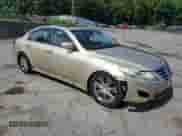 2012 Hyundai Genesis 4.6L с VIN KMHGC4DF4CU179213, выставлен на аукционе Copart как лот 67749815 с пробегом 98 464 миль миль и Списание • Salvage title. История ставок и продаж доступна на DreamBid. Изображение 4.