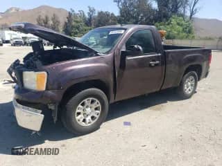 2008 GMC Sierra 1500 Work Truck z VIN 1GTEC14CX8Z168128, wystawiony jako Copart lot #66762095 z przebiegiem Nie podano mil oraz Szkoda całkowita • Salvage title. Historia ofert i sprzedaży dostępna na DreamBid. Obrazek 1.