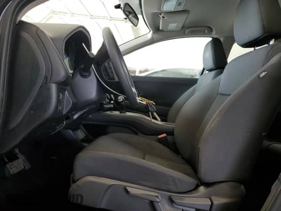 2022 Honda HR-V LX с VIN 3CZRU5H35NM741640, выставлен на аукционе Copart как лот 71499045 с пробегом 25 191 миль миль и На запчасти • Non repairable. История ставок и продаж доступна на DreamBid. Изображение 7.