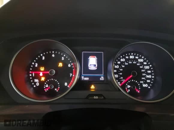 2021 Volkswagen Tiguan SE z VIN 3VV2B7AX6MM014559, wystawiony jako Copart lot #82043345 z przebiegiem 71 469 mil mil oraz Szkoda całkowita • Salvage title. Historia ofert i sprzedaży dostępna na DreamBid. Obrazek 9.