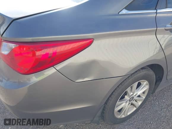 2013 Hyundai Sonata GLS z VIN 5NPEB4AC7DH678608, wystawiony jako IAAI lot #43329301 z przebiegiem Nie podano mil oraz . Historia ofert i sprzedaży dostępna na DreamBid. Obrazek 6.