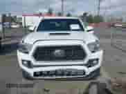 2018 Toyota Tacoma SR5 с VIN 3TMBZ5DN7JM016650, выставлен на аукционе IAAI как лот 41903835 с пробегом 105 123 миль миль и . История ставок и продаж доступна на DreamBid. Изображение 13.