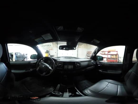 2019 Toyota Tacoma SR5 z VIN 5TFSZ5ANXKX174139, wystawiony jako IAAI lot #43035436 z przebiegiem 38 075 mil mil oraz . Historia ofert i sprzedaży dostępna na DreamBid. Obrazek 18.