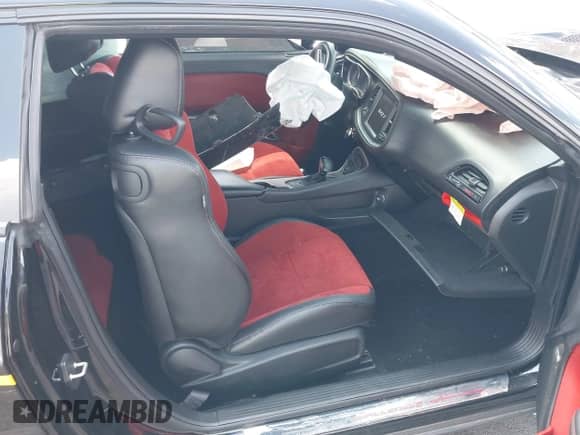 2022 Dodge Challenger R/T Scat Pack Widebody z VIN 2C3CDZFJ3NH151508, wystawiony jako IAAI lot #42812032 z przebiegiem 26 122 mil mil oraz . Historia ofert i sprzedaży dostępna na DreamBid. Obrazek 5.