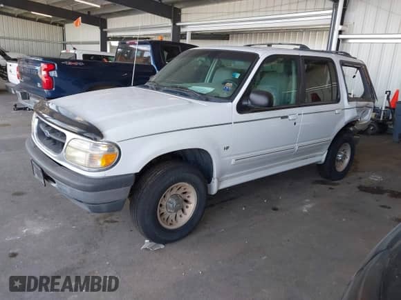 1998 Ford Explorer XLT с VIN 1FMZU35P2WZA90450, выставлен на аукционе IAAI как лот 42242629 с пробегом 179 513 миль миль и . История ставок и продаж доступна на DreamBid. Изображение 2.