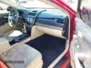 2014 Toyota Camry SE z VIN 4T1BF1FK2EU730316, wystawiony jako IAAI lot #43417761 z przebiegiem 125 092 mil mil oraz . Historia ofert i sprzedaży dostępna na DreamBid. Obrazek 5.