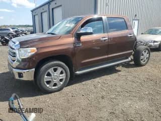 2017 Toyota Tundra Platinum с VIN 5TFAY5F15HX631839, выставлен на аукционе Copart как лот 71710825 с пробегом 106 185 миль миль и Списание • Salvage title. История ставок и продаж доступна на DreamBid. Изображение 1.
