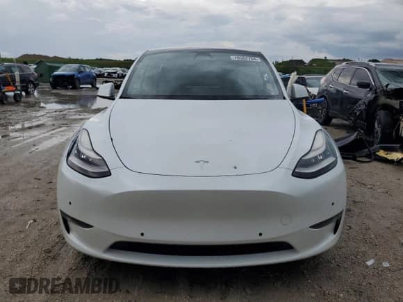 2020 Tesla Model Y Long Range with VIN 5YJYGDEE9LF017153, listed as a Copart auction lot 70582704 with 27,568 mi miles and Salvage title. Bid and sale history available at DreamBid. Image 5.