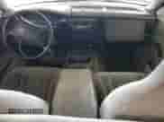 2001 Dodge Dakota z VIN 1B7FL26XX1S241586, wystawiony jako Copart lot #54127795 z przebiegiem 334 286 mil mil oraz Szkoda całkowita • Salvage title. Historia ofert i sprzedaży dostępna na DreamBid. Obrazek 8.