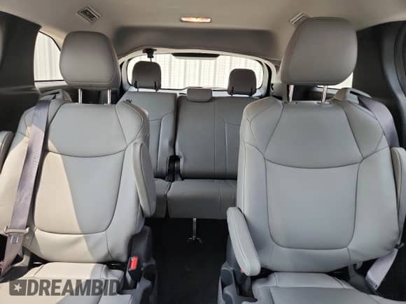 2025 Toyota Sienna XLE z VIN 5TDJSKFC8SS179299, wystawiony jako Copart lot #63379945 z przebiegiem 3 710 mil mil oraz Szkoda całkowita • Salvage title. Historia ofert i sprzedaży dostępna na DreamBid. Obrazek 10.