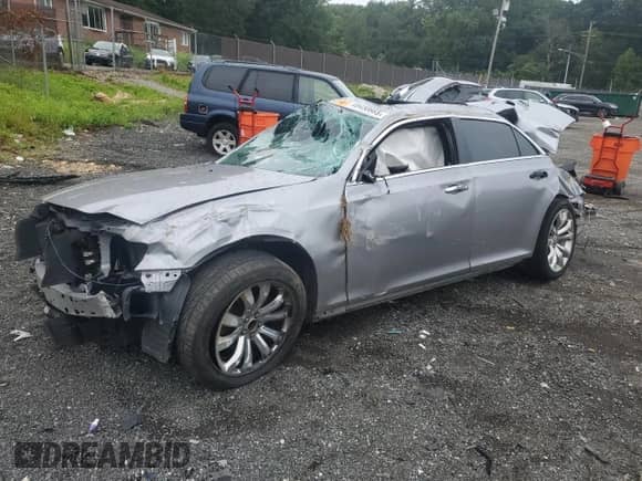 2018 Chrysler 300 Limited с VIN 2C3CCAEG6JH301759, выставлен на аукционе Copart как лот 69450665 с пробегом 124 097 миль миль и Списание • Salvage title. История ставок и продаж доступна на DreamBid. Изображение 1.