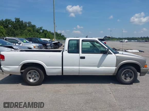 2003 Chevrolet S-10 LS с VIN 1GCCS19X538175721, выставлен на аукционе IAAI как лот 42881022 с пробегом 212 835 миль миль и . История ставок и продаж доступна на DreamBid. Изображение 13.