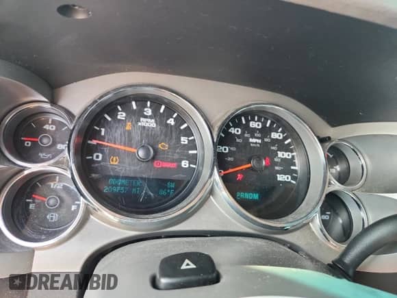 2013 GMC Sierra 1500 SLE with VIN 3GTP1VE02DG204432, listed as a Copart auction lot 81194885 with 209,757 mi miles and Salvage title. Bid and sale history available at DreamBid. Image 9.