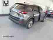 2023 Mazda CX-5 S Select z VIN JM3KFBBM4P0239412, wystawiony jako IAAI lot #43095067 z przebiegiem 82 984 mil mil oraz . Historia ofert i sprzedaży dostępna na DreamBid. Obrazek 4.