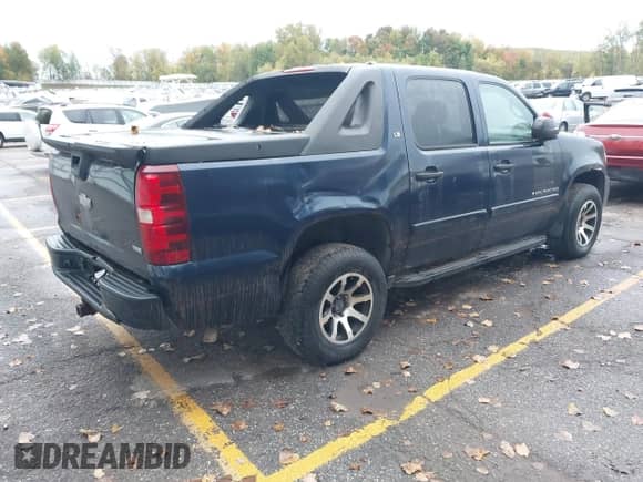 2008 Chevrolet Avalanche LTZ с VIN 3GNFK12348G189610, выставлен на аукционе IAAI как лот 43450611 с пробегом 169 099 миль миль и . История ставок и продаж доступна на DreamBid. Изображение 4.