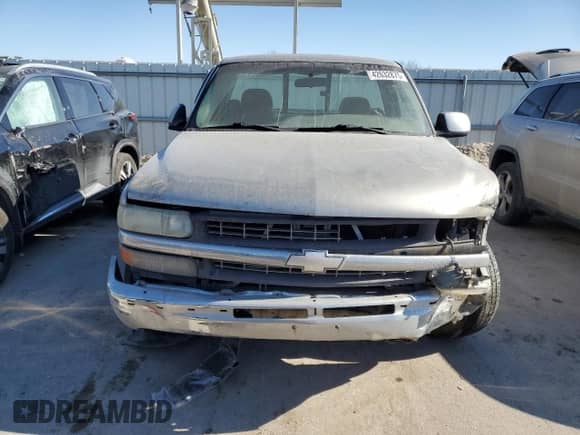 2000 Chevrolet Silverado 1500 LS with VIN 1GCEC14T3YE281264, listed as a Copart auction lot 42632875 with 209,374 mi miles and Salvage title. Bid and sale history available at DreamBid. Image 5.
