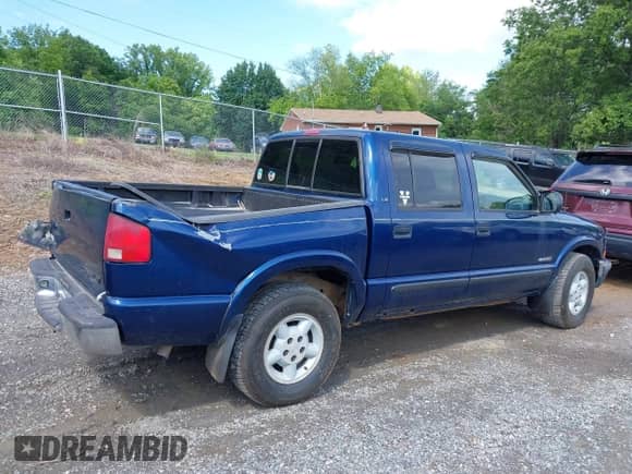 2001 Chevrolet S-10 LS with VIN 1GCDT13WX1K200291, listed as a IAAI auction lot 42352260 with 154,271 mi miles and . Bid and sale history available at DreamBid. Image 6.