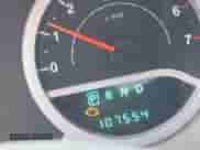 2007 Jeep Wrangler Unlimited Sahara z VIN 1J8GA59187L211825, wystawiony jako IAAI lot #42313099 z przebiegiem 107 554 mil mil oraz . Historia ofert i sprzedaży dostępna na DreamBid. Obrazek 16.