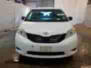 2017 Toyota Sienna L z VIN 5TDZZ3DC5HS829111, wystawiony jako Copart lot #82138105 z przebiegiem 48 969 mil mil oraz Czysty tytuł • Clean title. Historia ofert i sprzedaży dostępna na DreamBid. Obrazek 5.