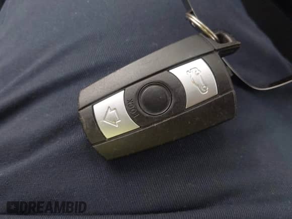 2007 BMW 3 Series 328i z VIN WBAVC53507FZ74485, wystawiony jako IAAI lot #43292107 z przebiegiem 176 945 mil mil oraz . Historia ofert i sprzedaży dostępna na DreamBid. Obrazek 11.